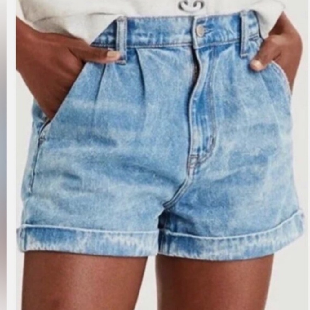 American Eagle Med Wash Denim High Rise Pleated Mom Shorts Women's Size 6